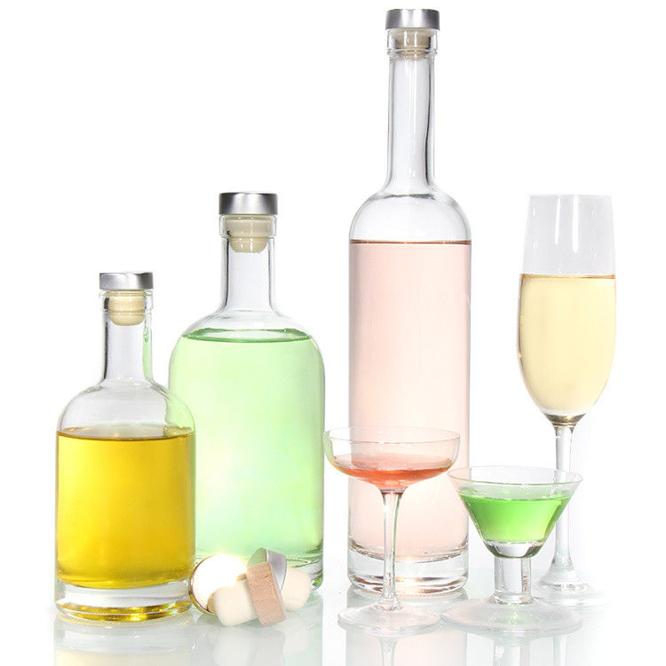 Vente au détail Prix bon marché Matériau blanc haut 750 ml Bouteille de verre pour le whisky au rhum