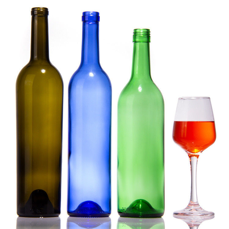 L'usine vend des bouteilles en verre vert foncé et une bouteille en verre de vin rouge avec un couvercle étanche