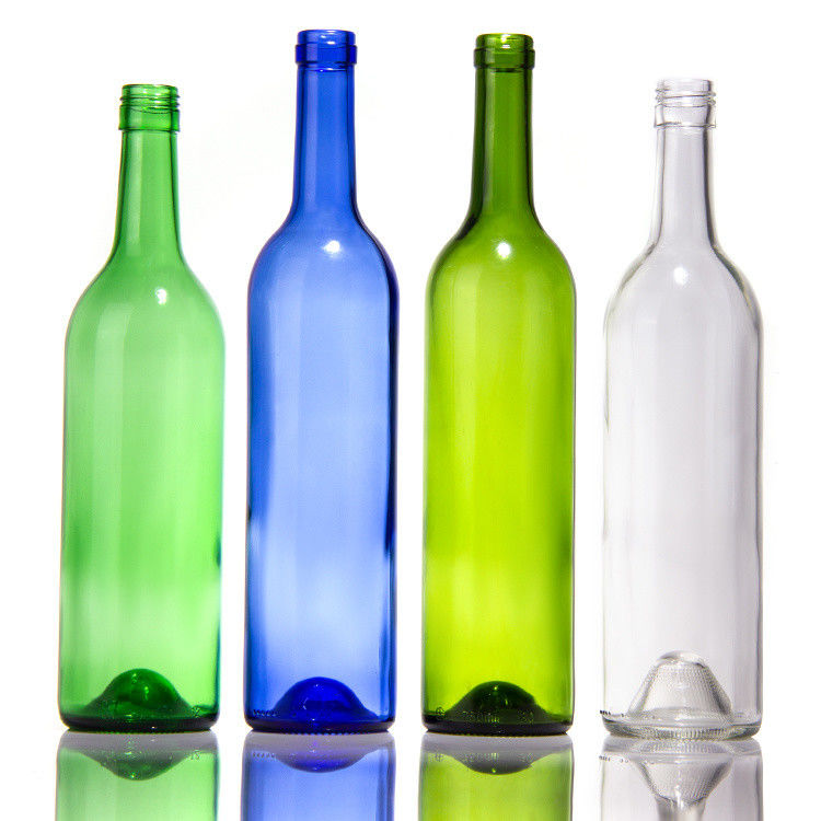 L'usine vend des bouteilles en verre vert foncé et une bouteille en verre de vin rouge avec un couvercle étanche