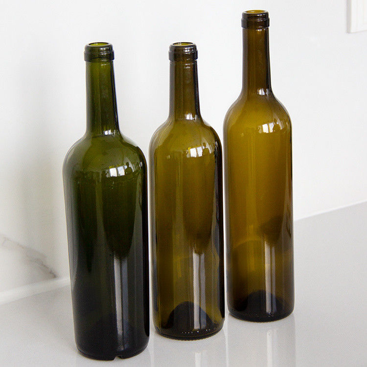 L'usine vend des bouteilles en verre vert foncé et une bouteille en verre de vin rouge avec un couvercle étanche