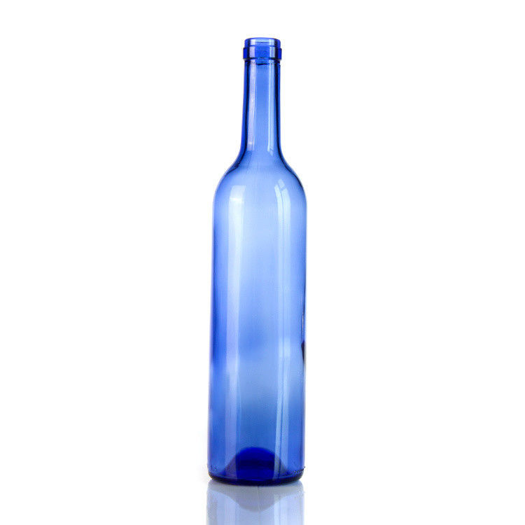 L'usine vend des bouteilles en verre vert foncé et une bouteille en verre de vin rouge avec un couvercle étanche