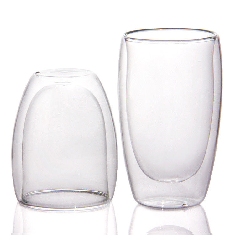 Une tasse de thé en verre borosilicate pour le barbecue.