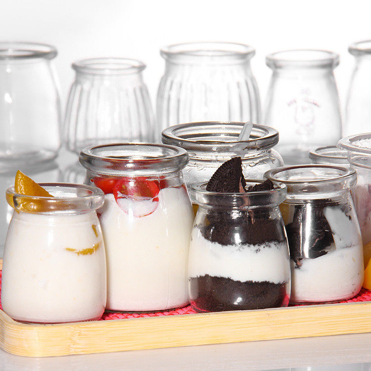 Bouteille de yaourt en verre de 100 ml, bouteille de pudding, bouteille de gelée mousse, tasse de dessert et bouteille de lait frais avec couvercle en plastique.