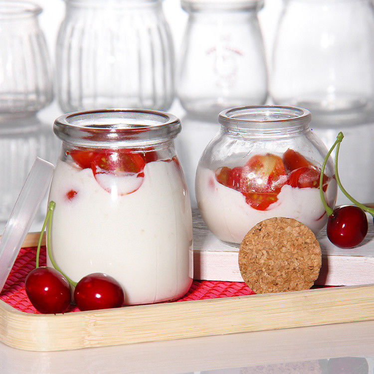 Bouteille de yaourt en verre de 100 ml, bouteille de pudding, bouteille de gelée mousse, tasse de dessert et bouteille de lait frais avec couvercle en plastique.