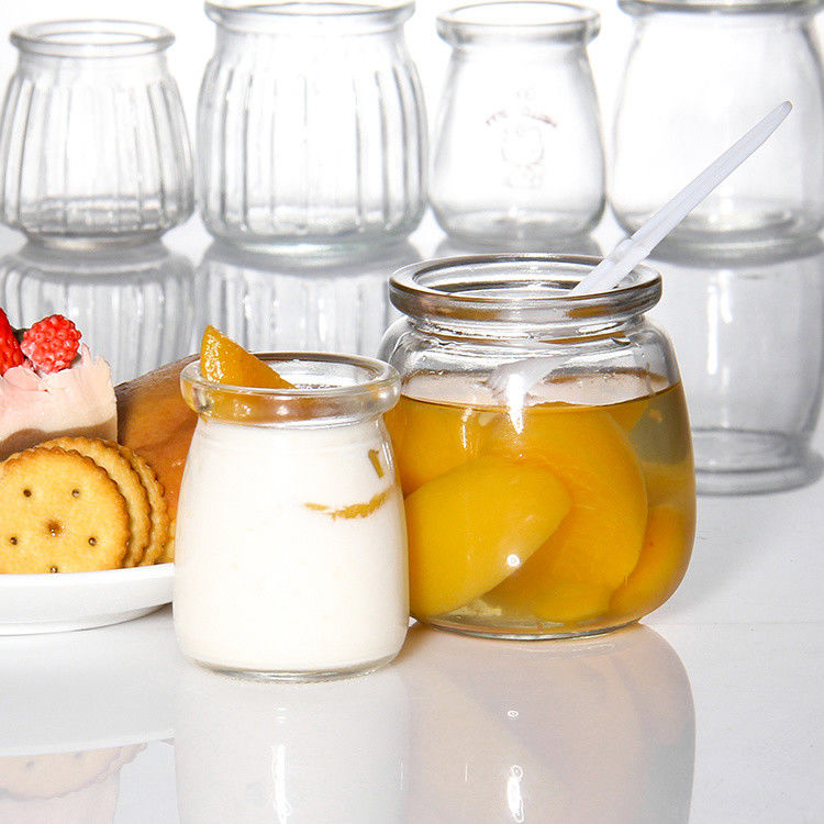 Bouteille de yaourt en verre de 100 ml, bouteille de pudding, bouteille de gelée mousse, tasse de dessert et bouteille de lait frais avec couvercle en plastique.