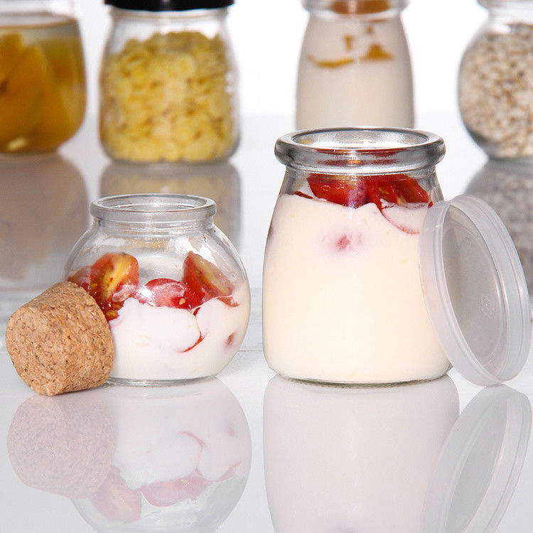 Bouteille de yaourt en verre de 100 ml, bouteille de pudding, bouteille de gelée mousse, tasse de dessert et bouteille de lait frais avec couvercle en plastique.