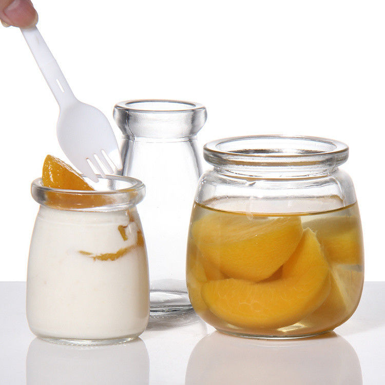 Bouteille de yaourt en verre de 100 ml, bouteille de pudding, bouteille de gelée mousse, tasse de dessert et bouteille de lait frais avec couvercle en plastique.