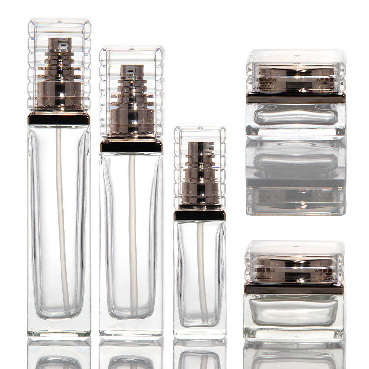Bouteille de pompe en verre transparent de 30 ml, 50 ml, 80 ml et 100 ml pour le sérum, l' huile essentielle et la lotion parfumée.