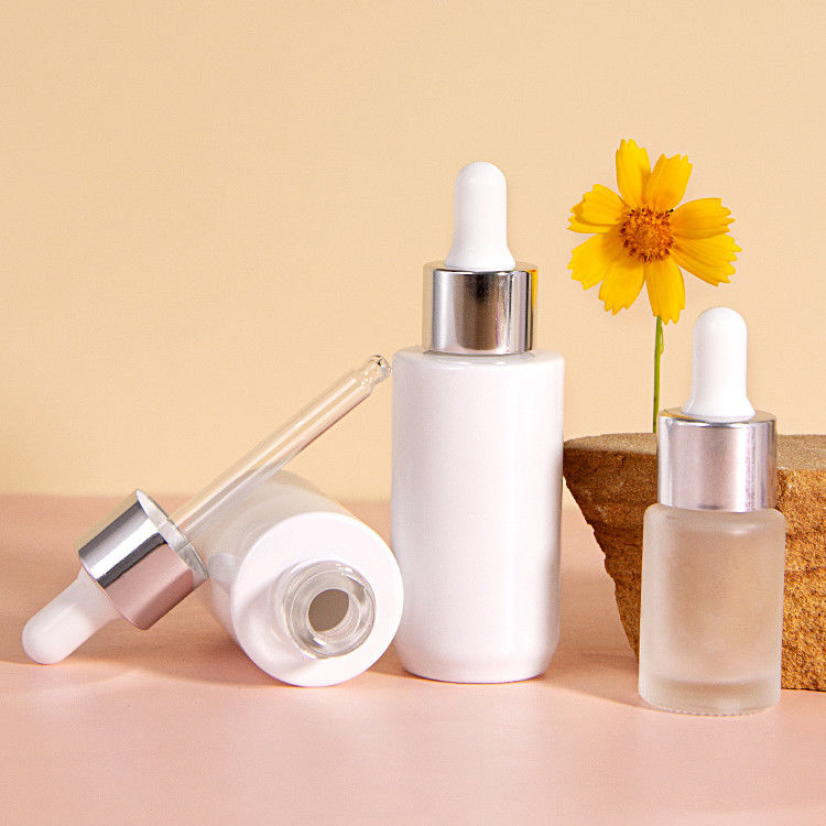 Garniture pour soins de la peau pour huile essentielle sérum tonifiant contenant lotion Emballage 5 ml bouteilles de pompe à pulvérisation en verre cosmétique
