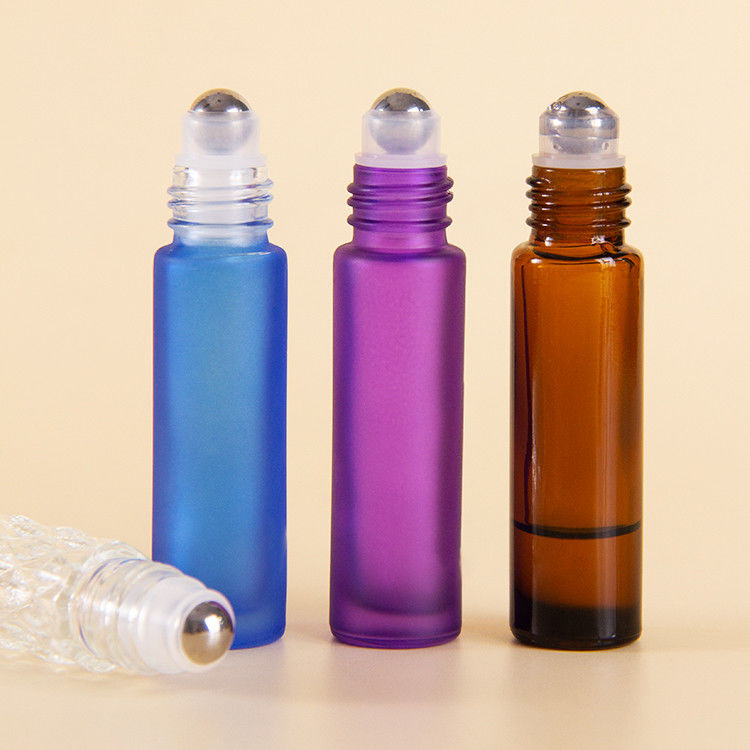 Bouteilles en verre glacé à rouleaux de 10 ml de couleur arc-en-ciel pour l' huile essentielle avec bouchon brossé