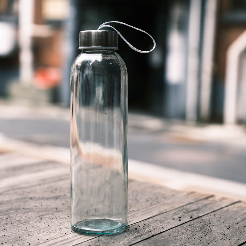 Bouteille d'eau en verre à haute teneur en borosilicate de sport ronde de 350 ml et 500 ml avec manche en silicone