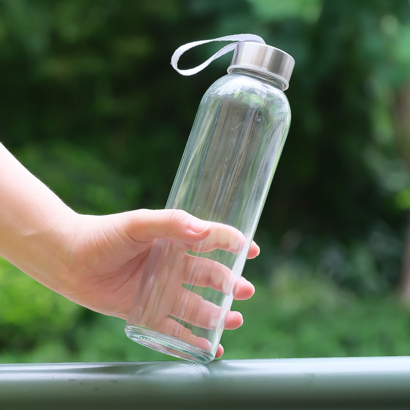 Bouteille d'eau en verre à haute teneur en borosilicate de sport ronde de 350 ml et 500 ml avec manche en silicone