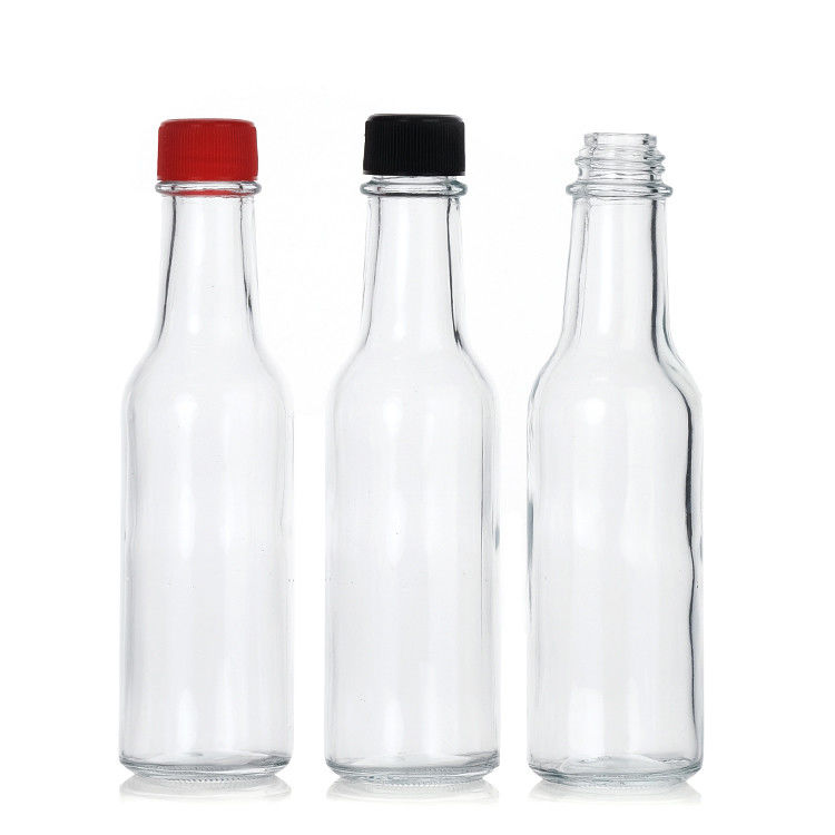 Bouteilles en verre avec un couvercle en plastique noir pour les sauces BBQ